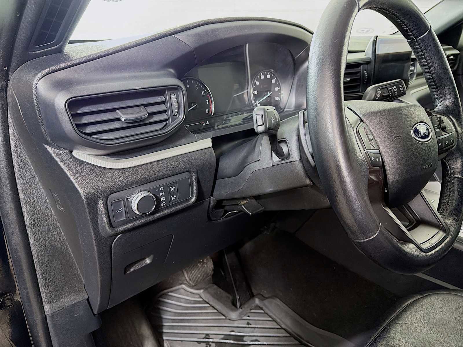 Used 2020 Ford Explorer XLT image 8