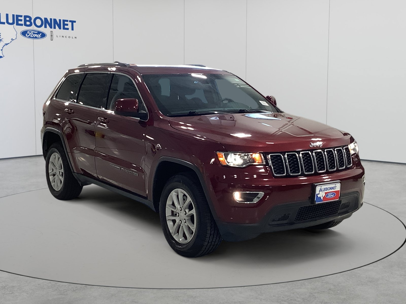 Used 2021 Jeep Grand Cherokee Laredo w/ Security & Convenience Group RWD image 3