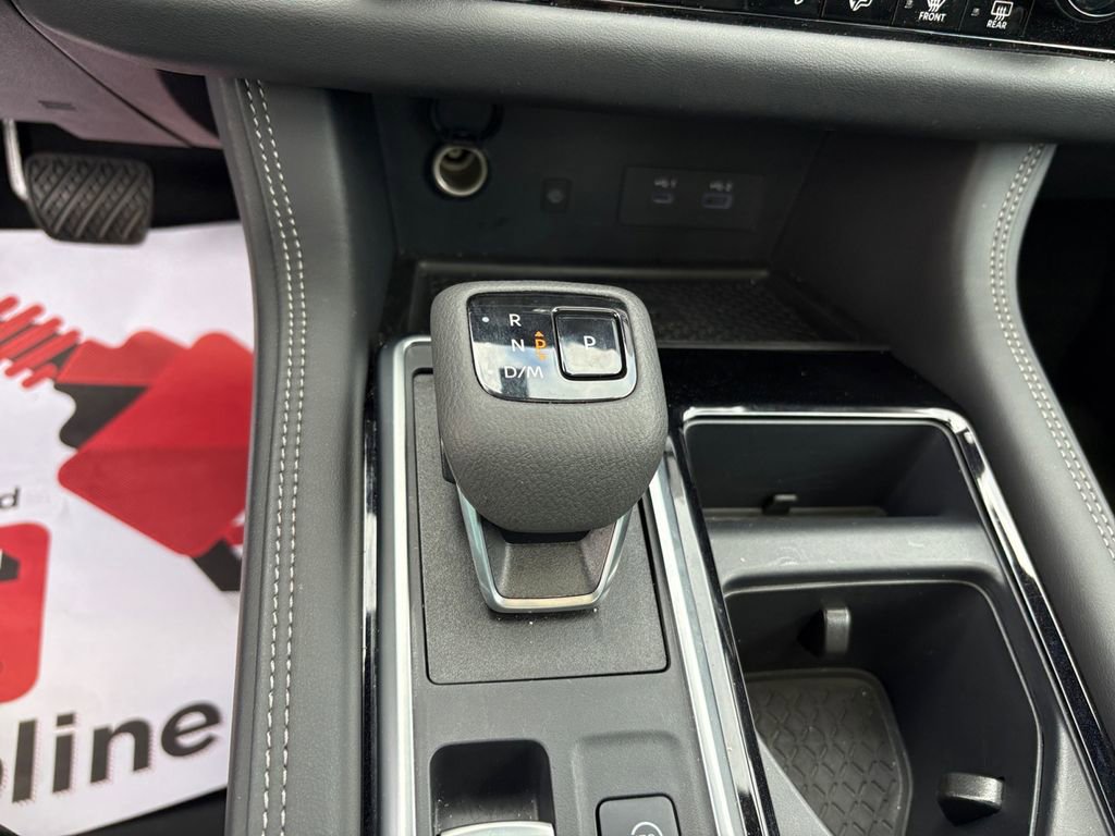 Used 2025 Nissan Pathfinder Platinum FWD image 21