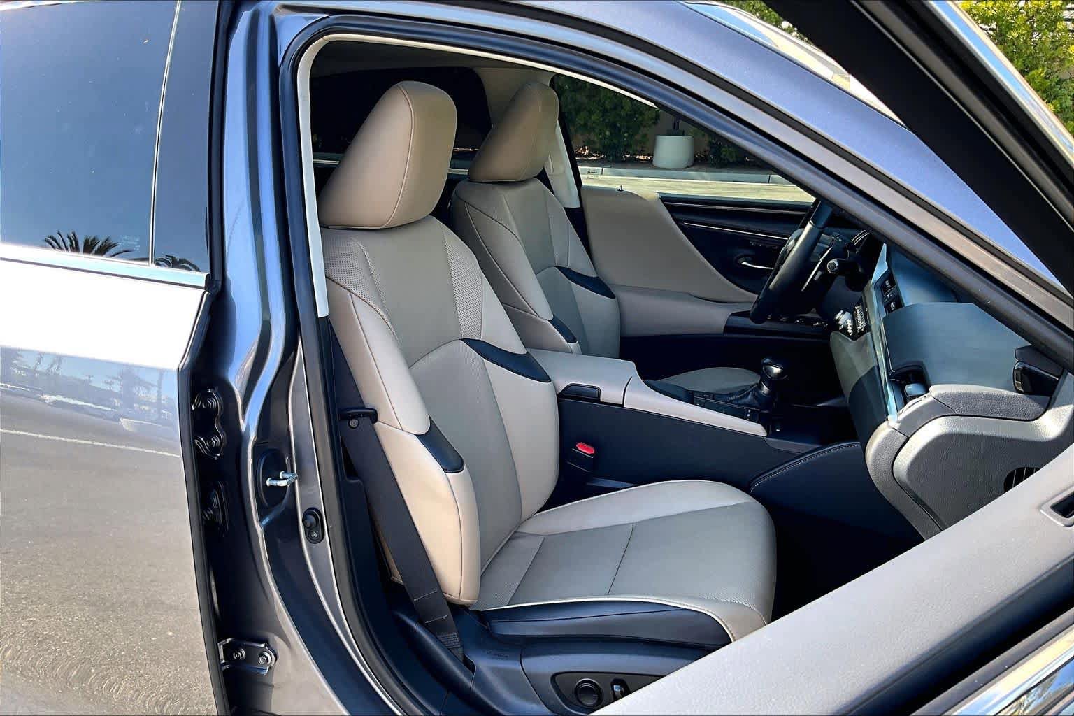 Used 2021 Lexus ES 300h w/ Premium Package FWD image 8