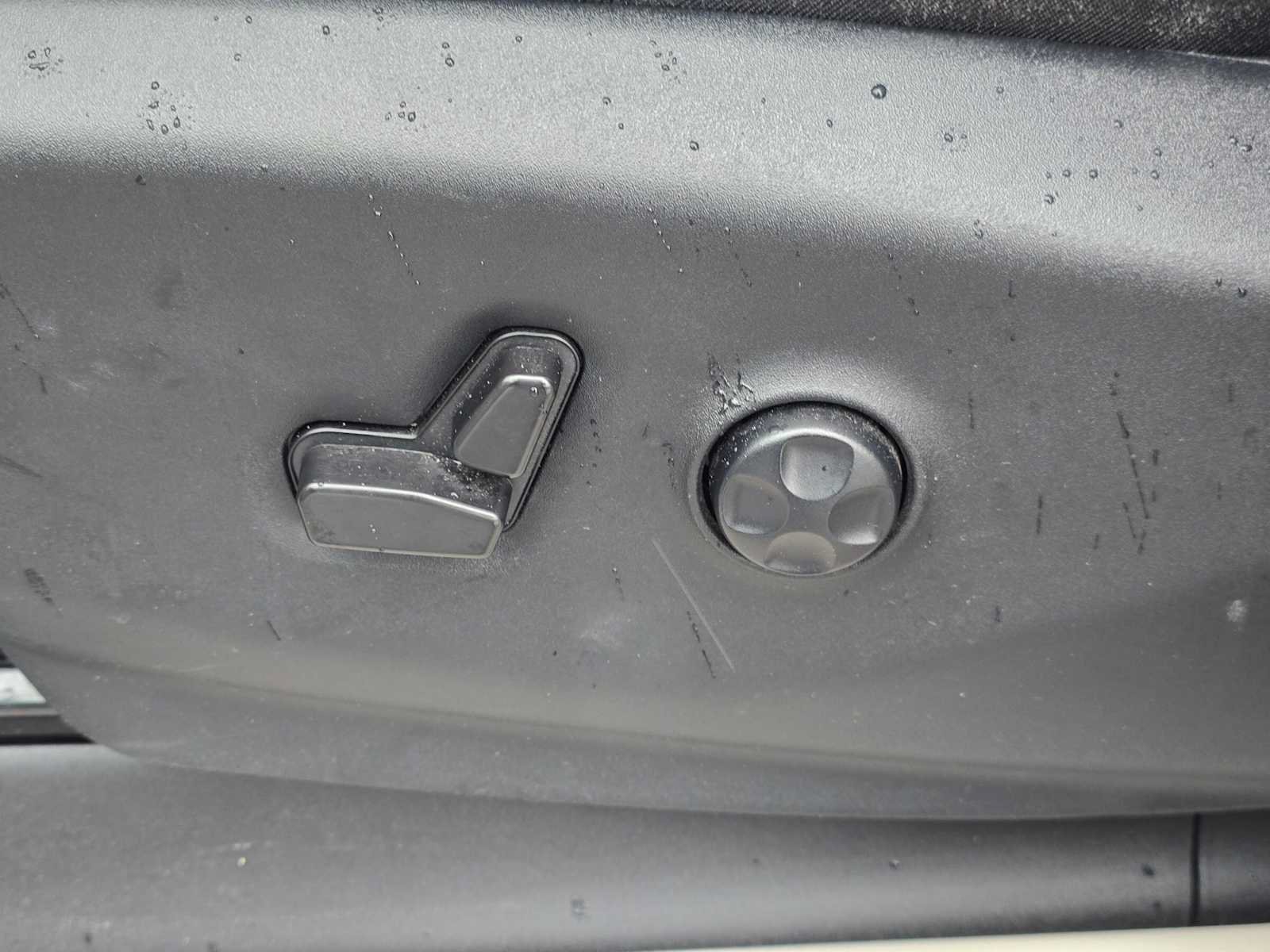 Used 2024 Chrysler Pacifica Touring-L FWD image 23
