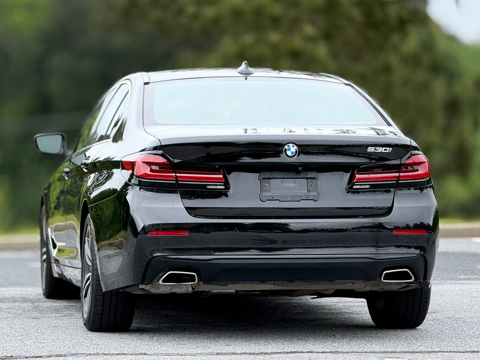 Used 2022 BMW 530i w/ M Sport Package RWD image 5