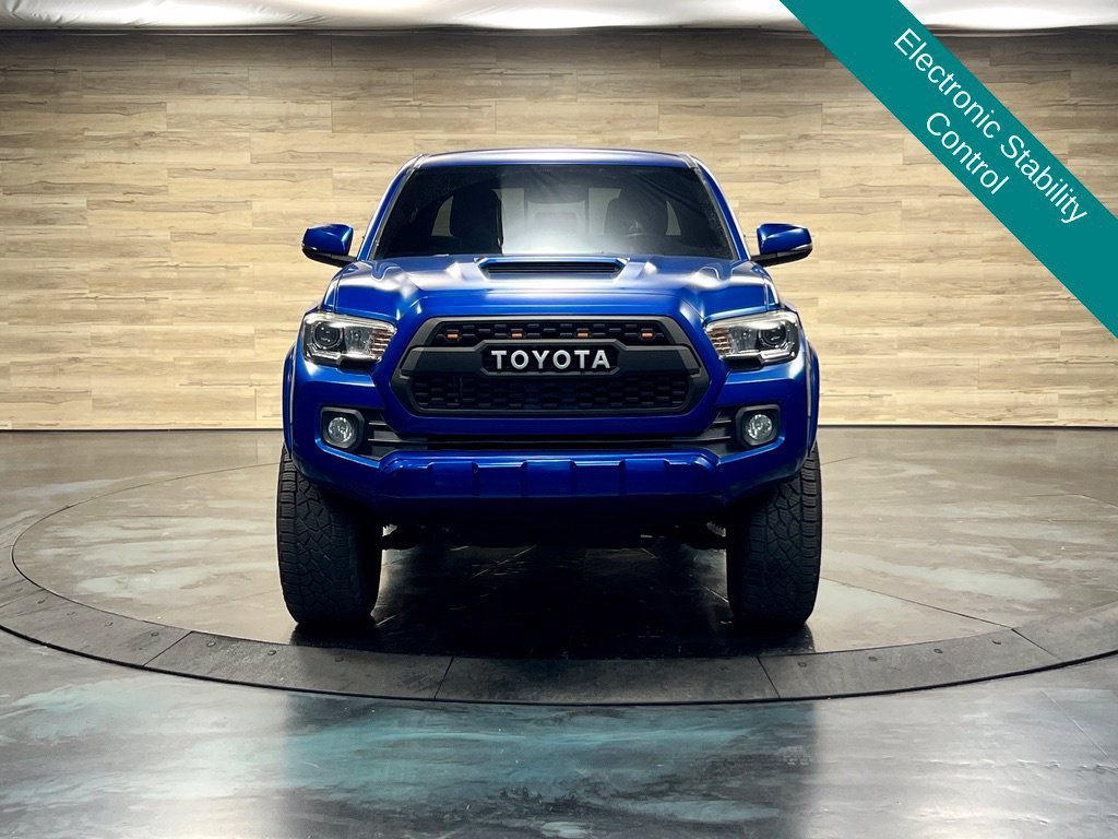 Used 2017 Toyota Tacoma TRD Sport AWD/4WD image 9