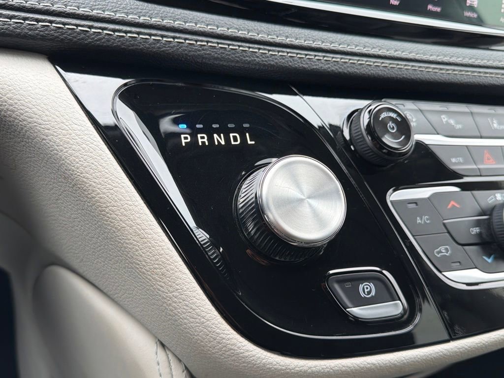 Used 2024 Chrysler Pacifica Limited FWD image 27