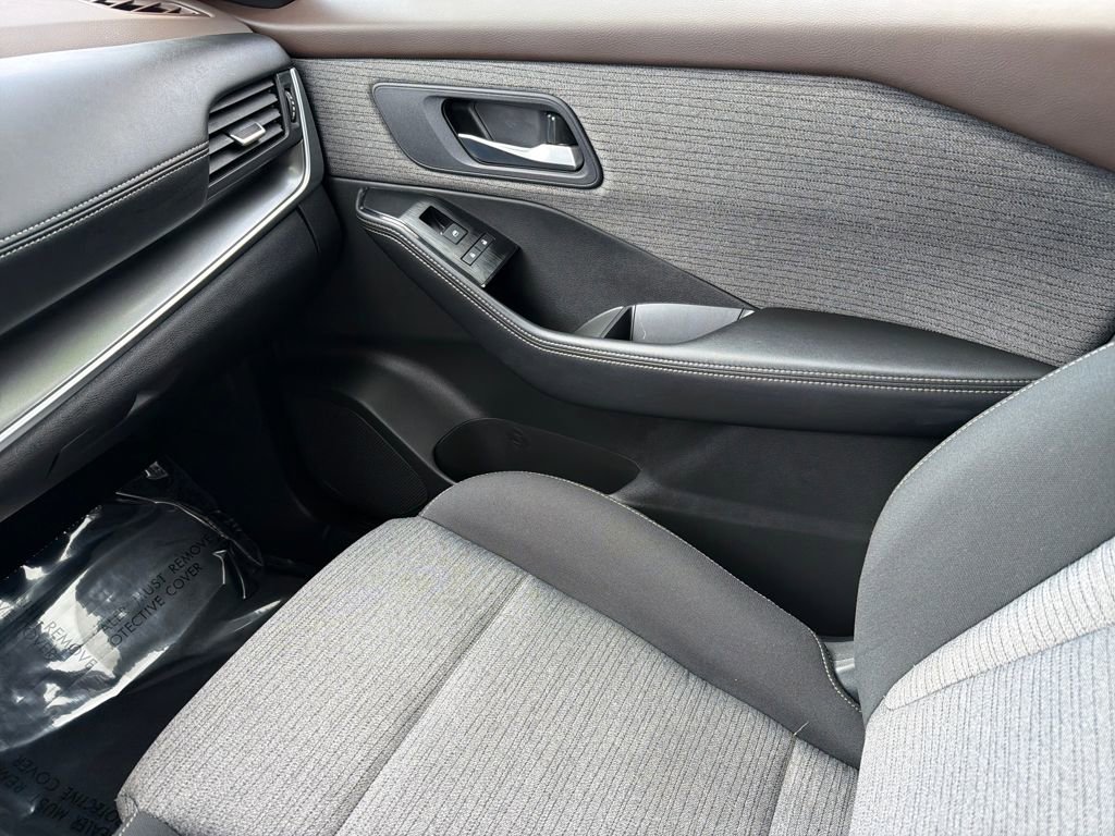 Certified 2023 Nissan Rogue SV FWD image 30