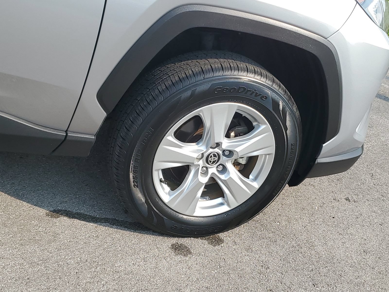 Certified 2021 Toyota RAV4 XLE FWD image 6