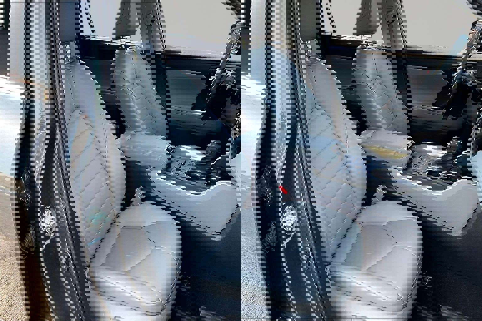 Used 2023 Toyota Highlander XLE image 29