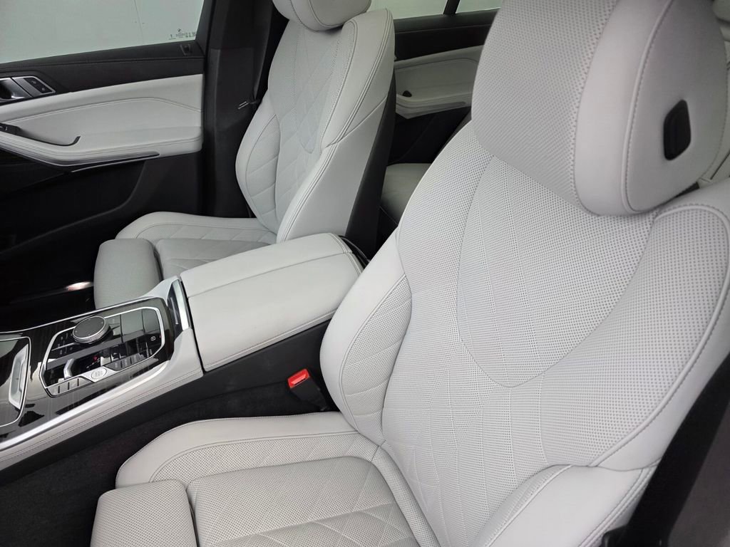 Used 2025 BMW X5 sDrive40i w/ Parking Assistance Package RWD image 11
