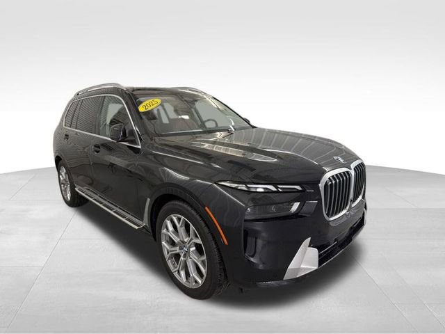 Used 2025 BMW X7 xDrive40i image 4