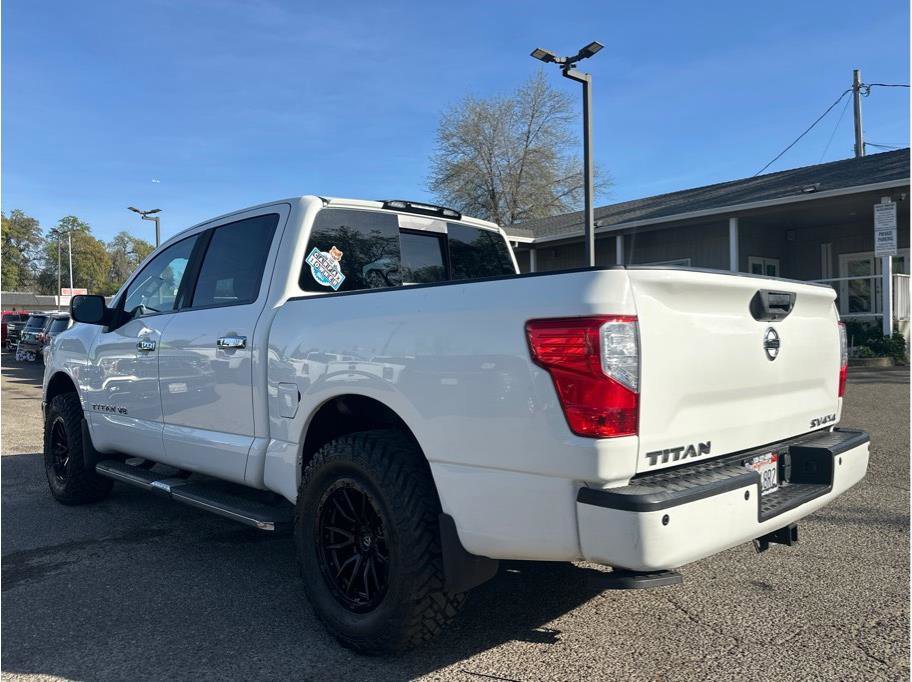 Used 2019 Nissan Titan SV w/ SV Convenience Package image 5