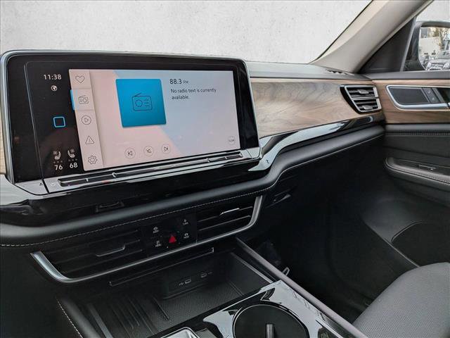 Used 2025 Volkswagen Atlas SE image 13