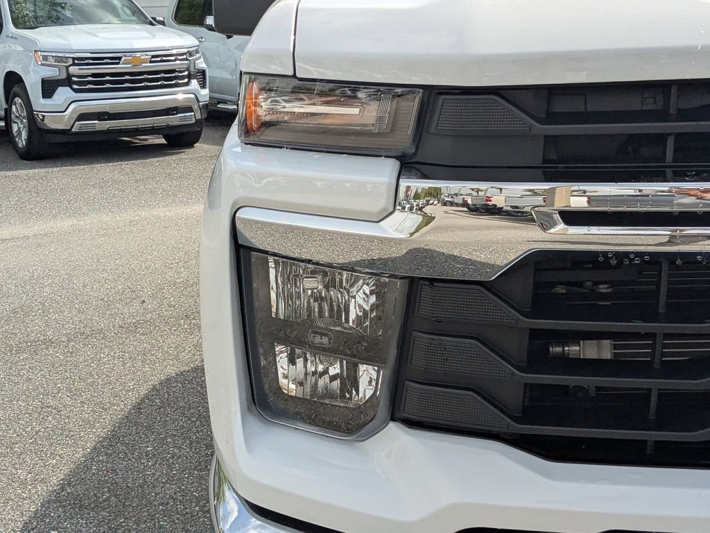 Used 2025 Chevrolet Silverado 2500 LT w/ Convenience Package image 9