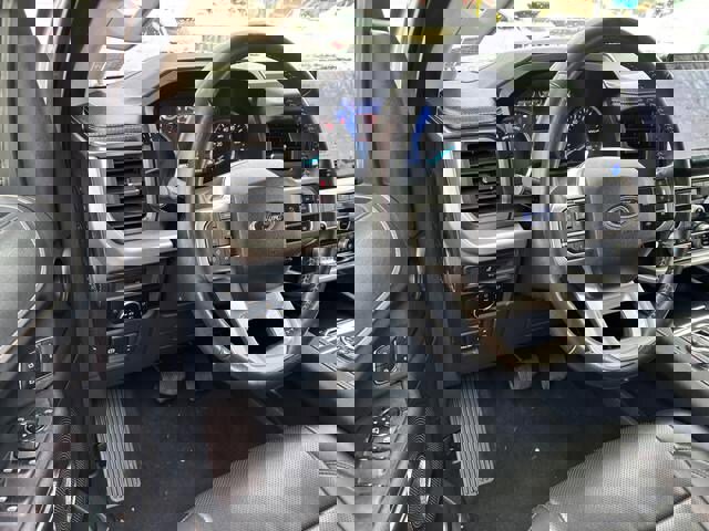 Used 2024 Ford Expedition XLT image 9