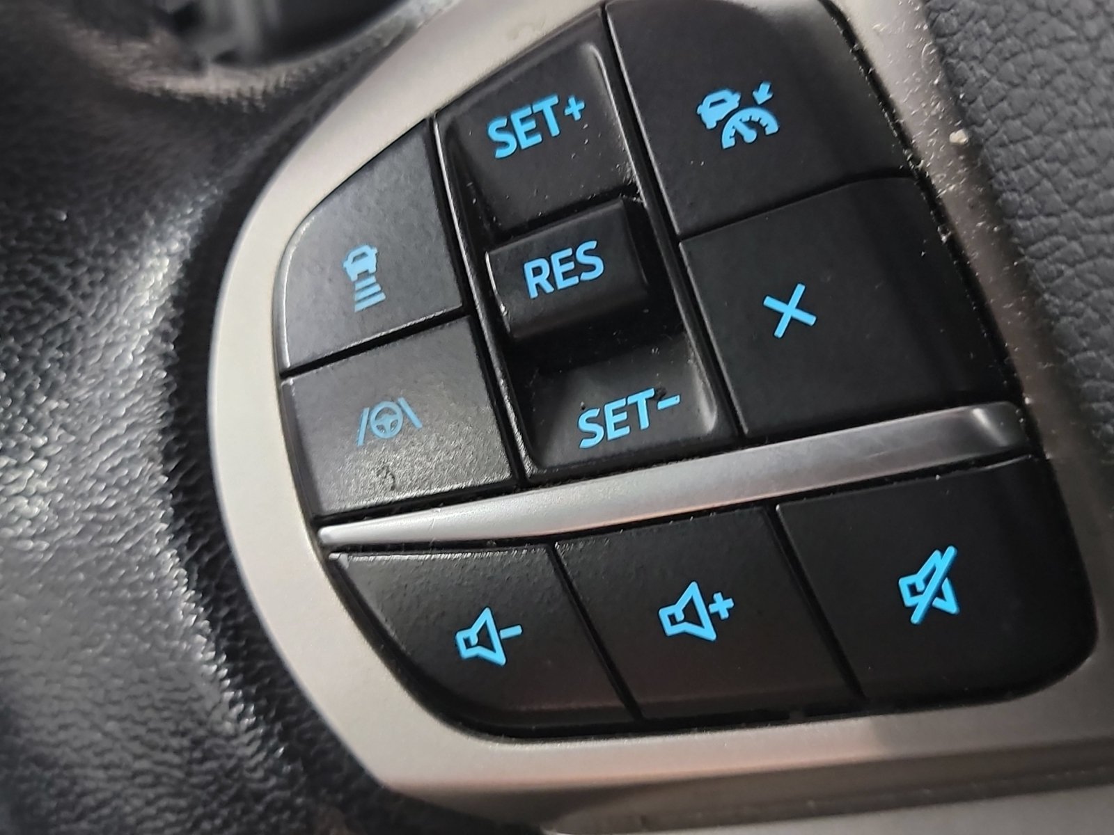 Used 2020 Ford Explorer XLT w/ Equipment Group 202A AWD/4WD image 33