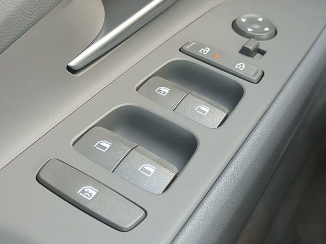 Used 2025 Hyundai Elantra SE image 20