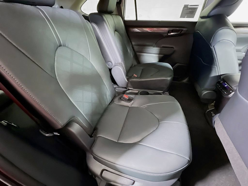 Certified 2026 Toyota Highlander Platinum image 23