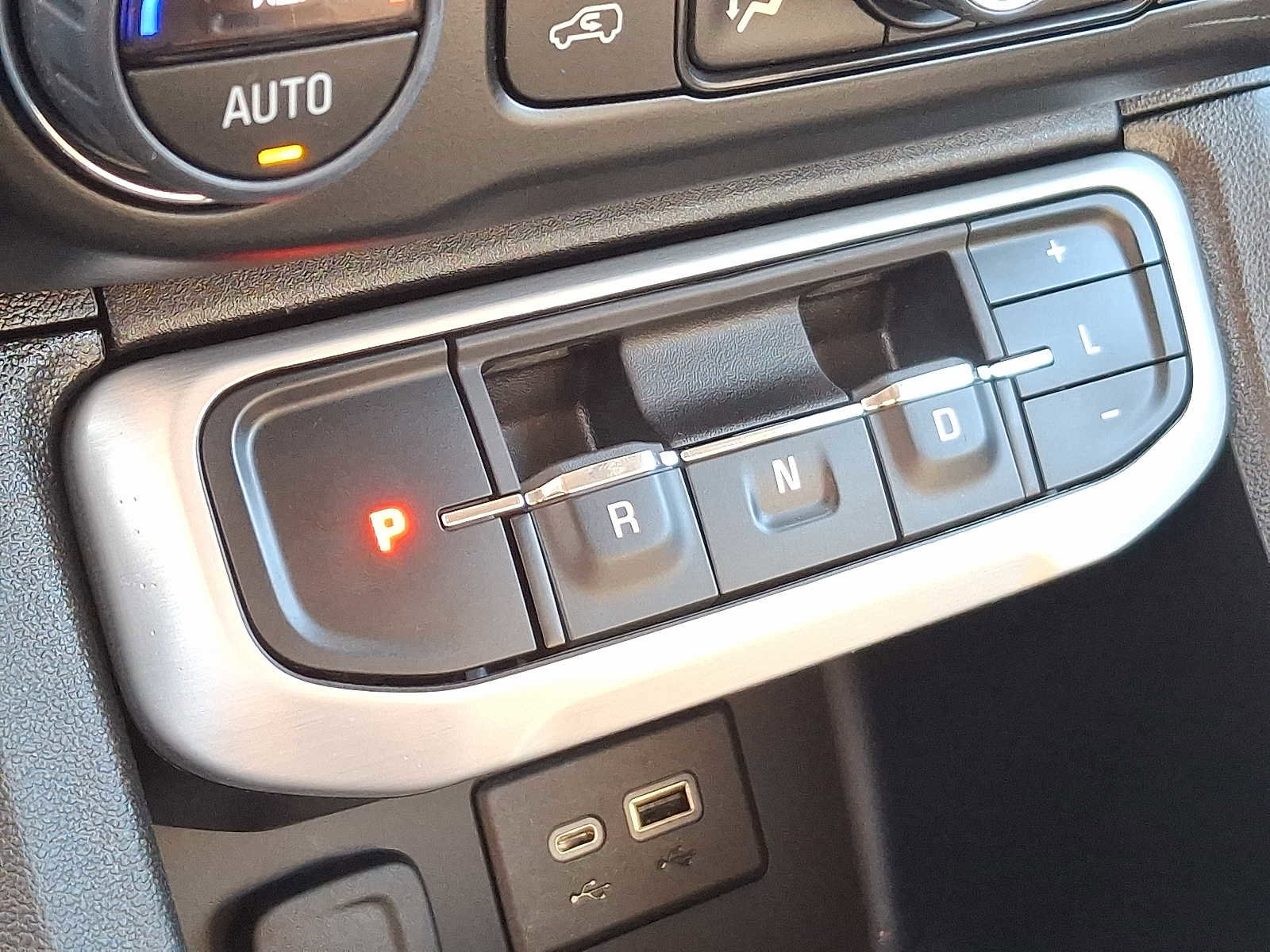 Certified 2023 GMC Acadia SLE w/ Driver Convenience Package image 18