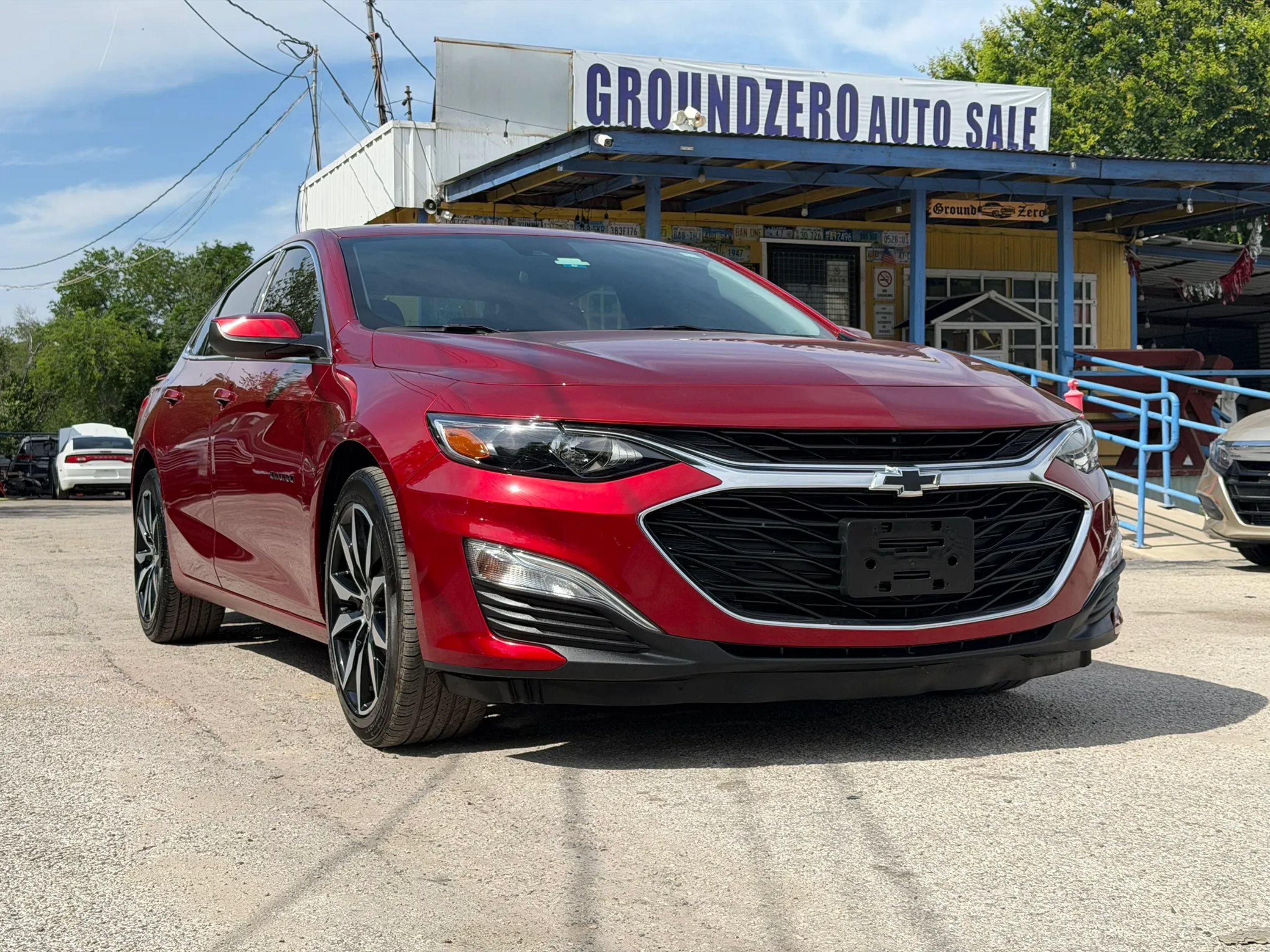 Used 2025 Chevrolet Malibu RS FWD image 1