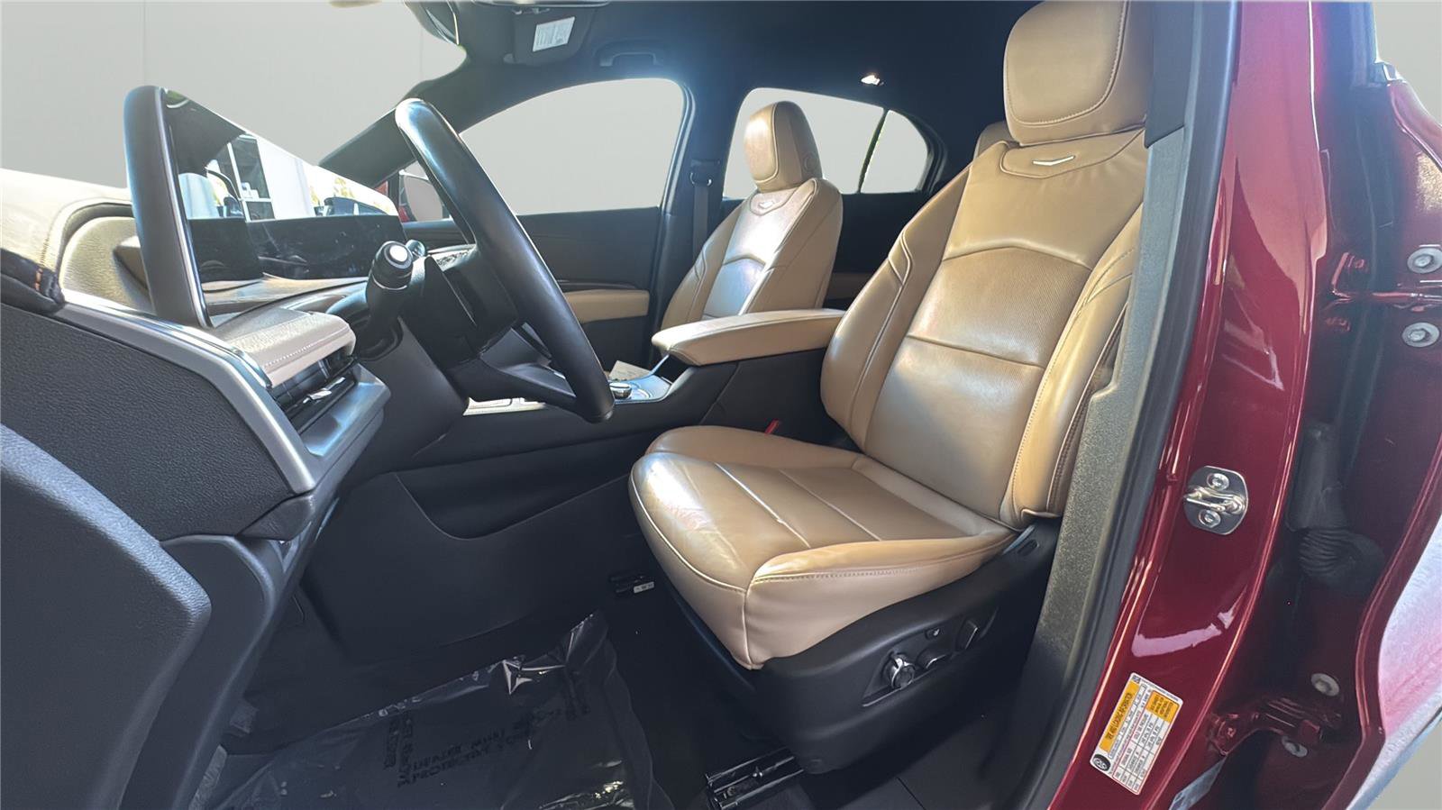 Used 2025 Cadillac XT4 Premium Luxury FWD image 10
