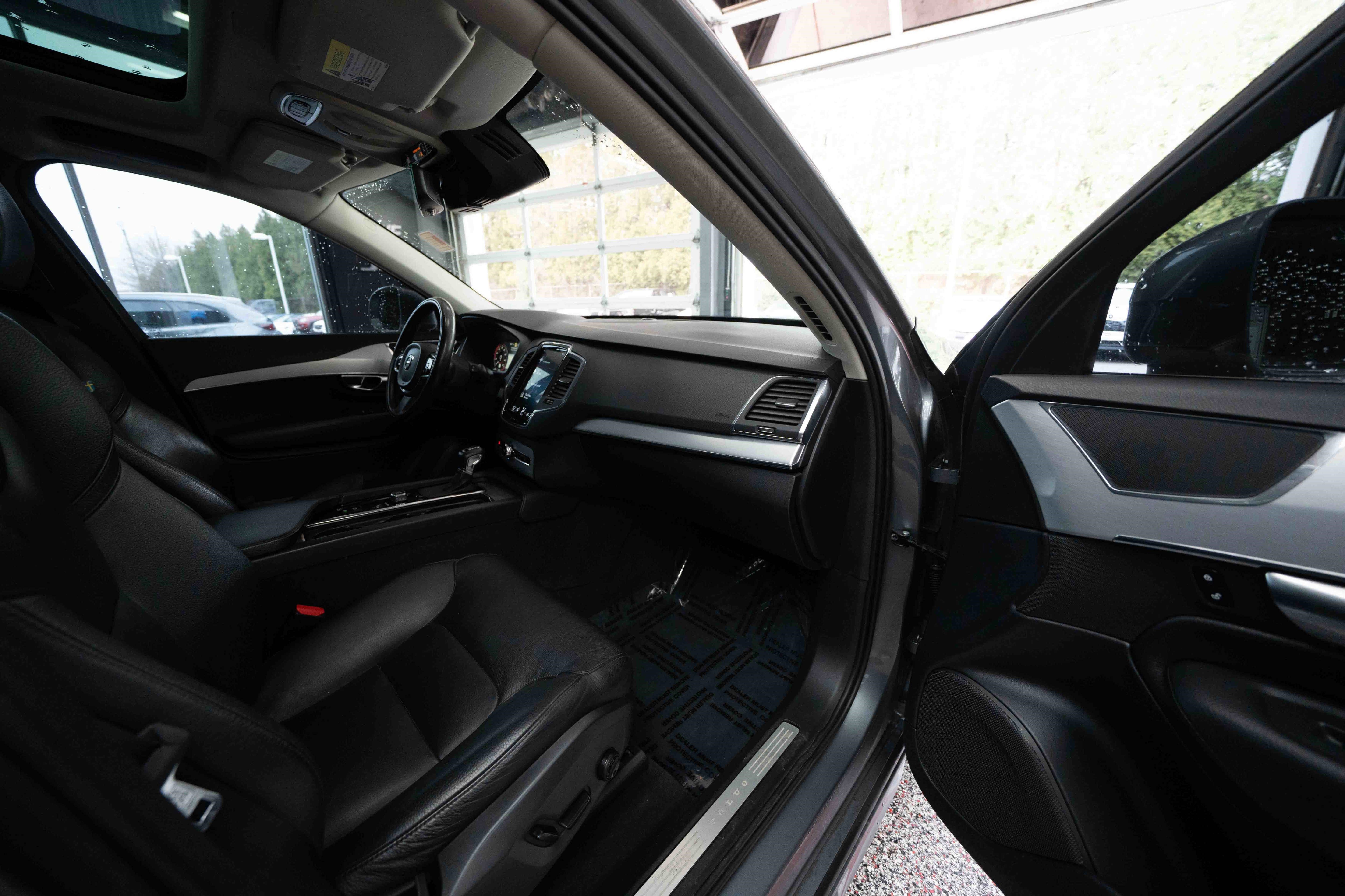 Used 2018 Volvo XC90 T5 Momentum w/ Convenience Package image 26