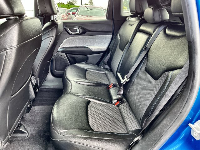 Used 2024 Jeep Compass Latitude AWD/4WD image 30