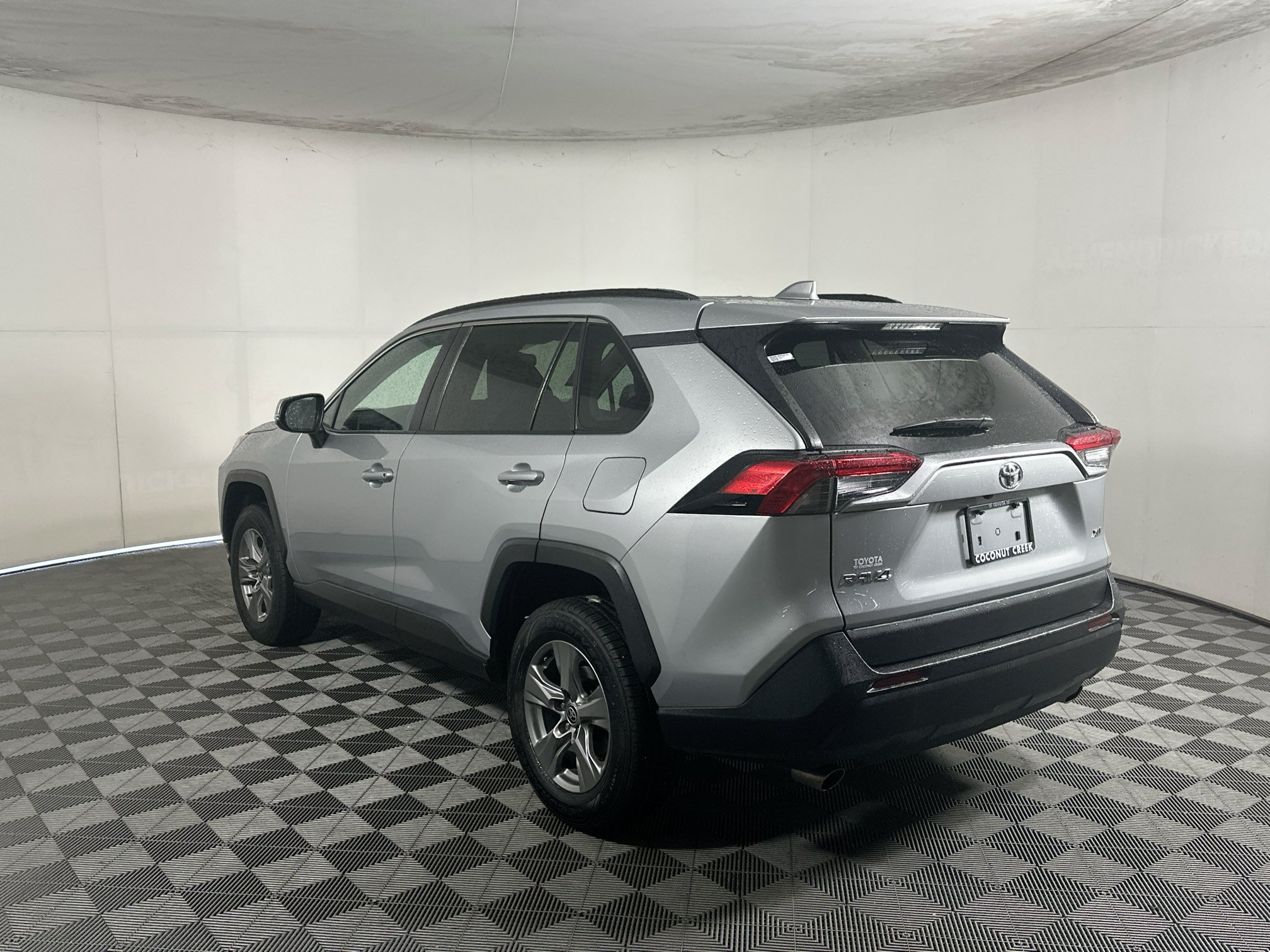 Used 2024 Toyota RAV4 XLE FWD image 5