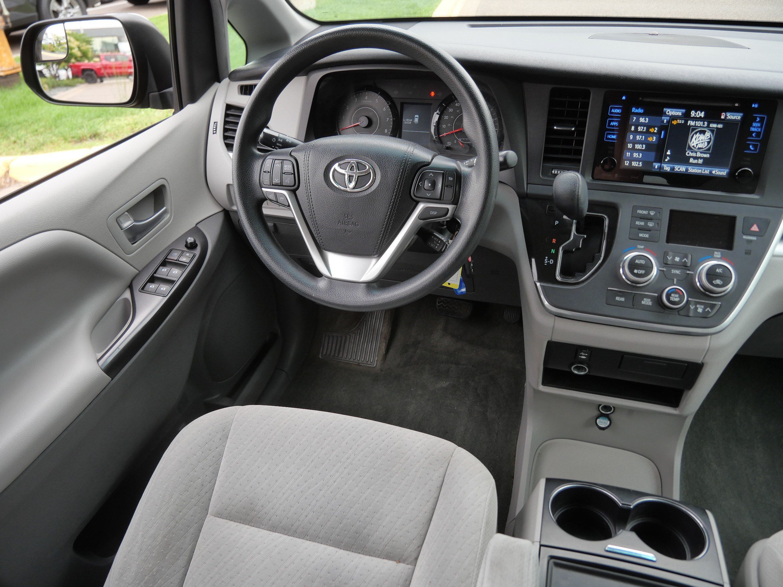 Used 2016 Toyota Sienna LE FWD image 9