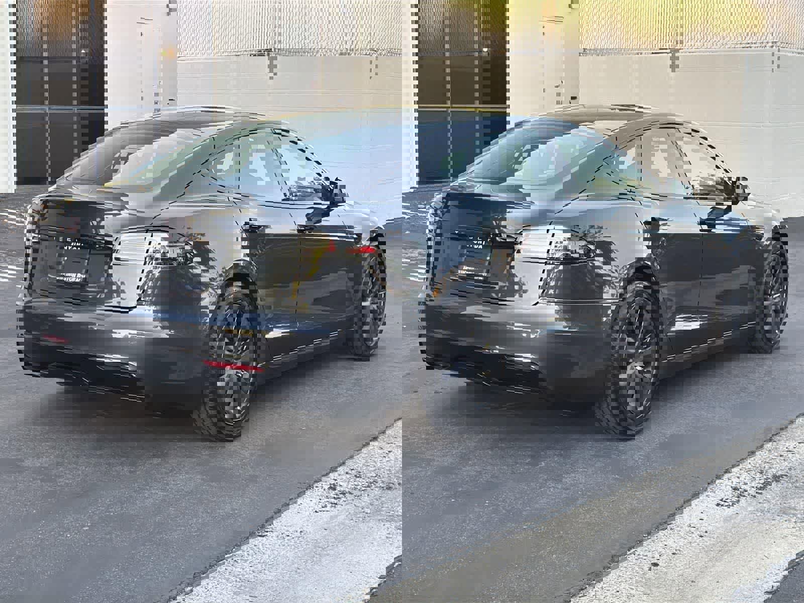 Used 2025 Tesla Model S image 4