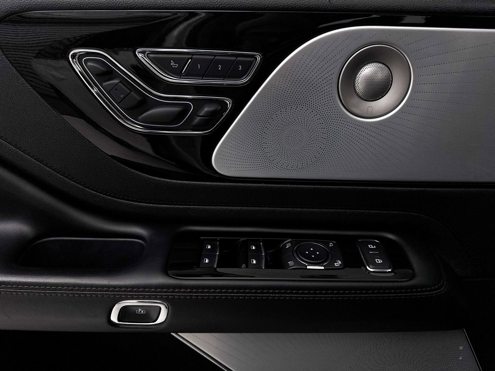 Used 2021 Lincoln Aviator Reserve w/ Equipment Group 202A image 31