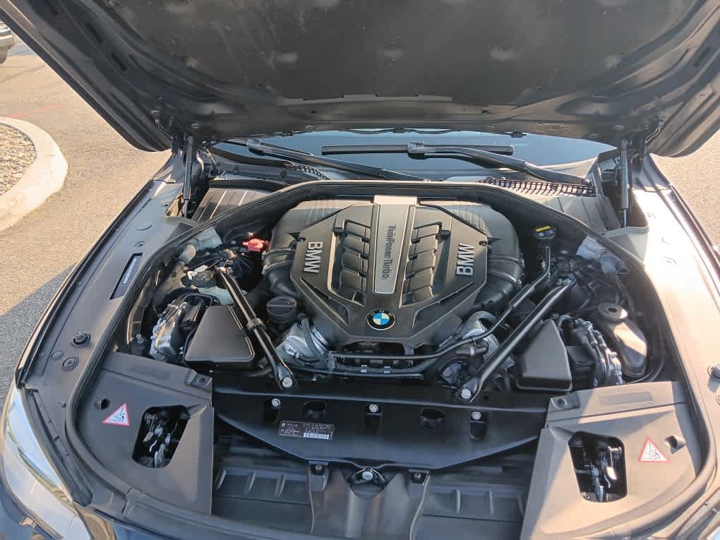 Used 2015 BMW 750i xDrive AWD/4WD image 28