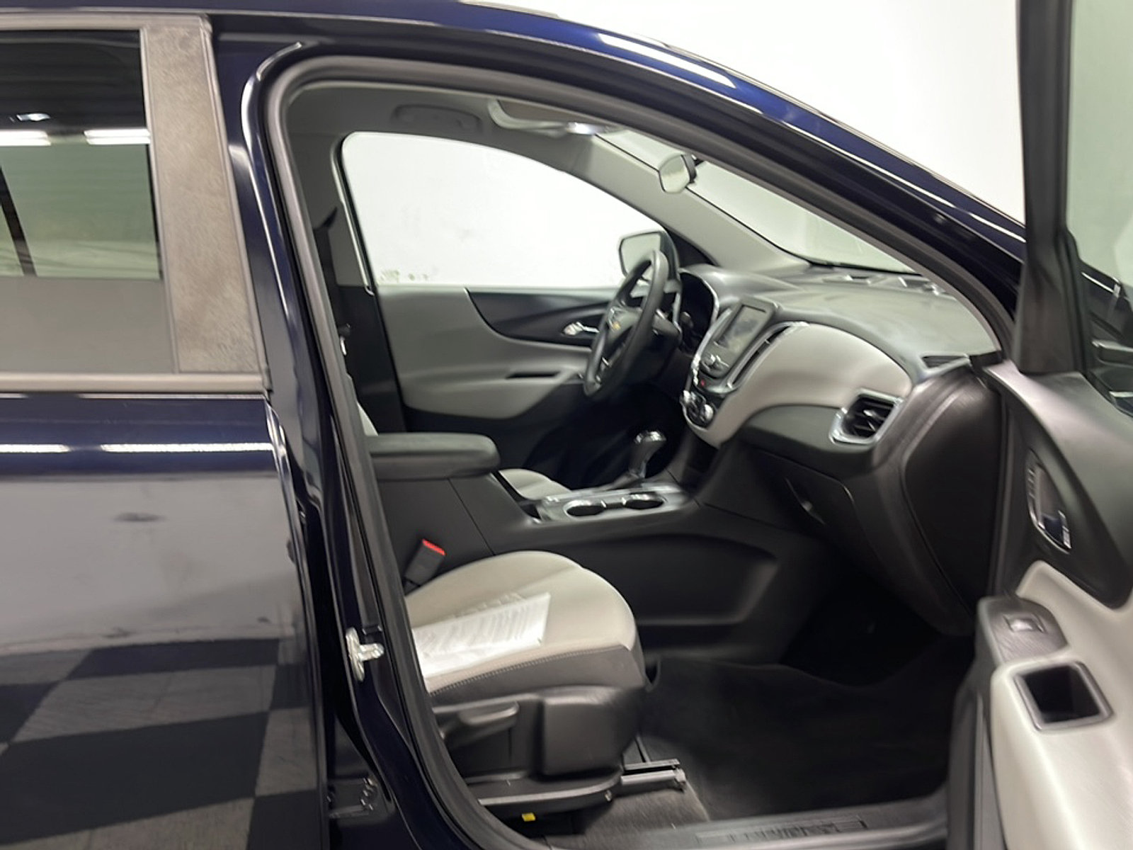 Used 2020 Chevrolet Equinox LS w/ LS Convenience Package FWD image 21