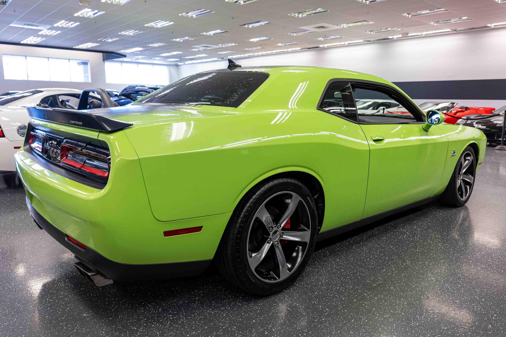 Used 2015 Dodge Challenger R/T RWD image 4