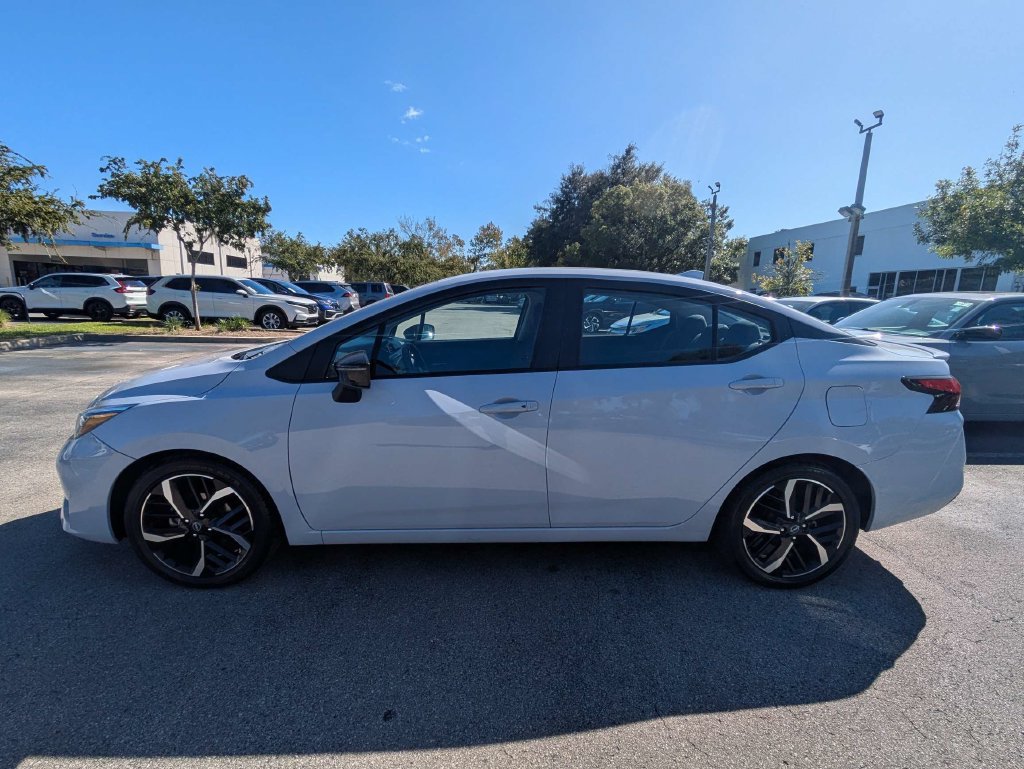 Used 2025 Nissan Versa SR FWD image 7