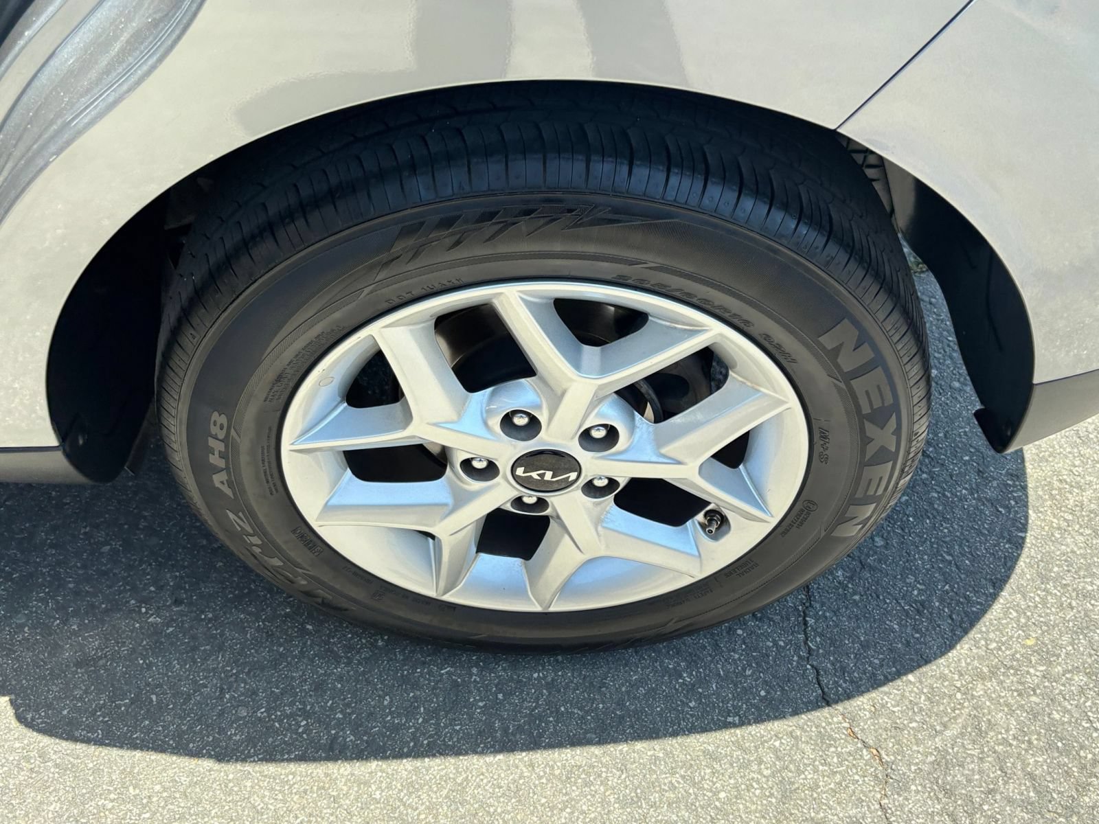 Used 2025 Kia Soul LX w/ LX Technology Package FWD image 30