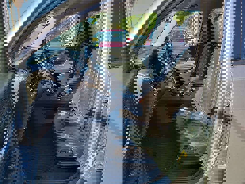 Used 2023 GMC Terrain SLT image 21