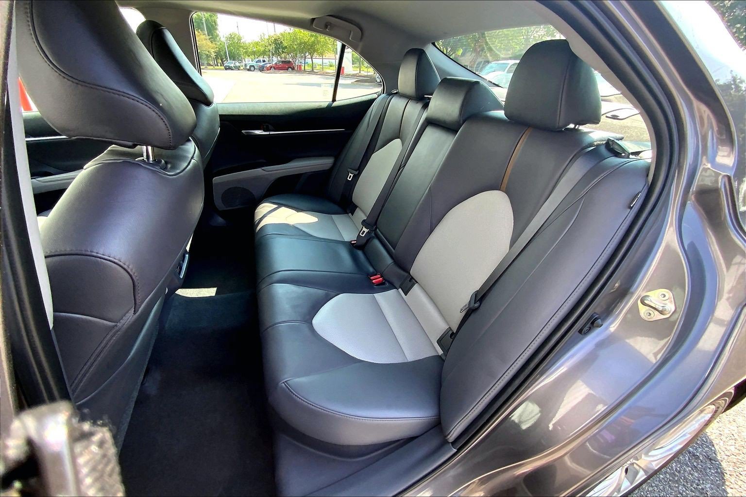 Used 2020 Toyota Camry XLE w/ Sunroof Package FWD image 31