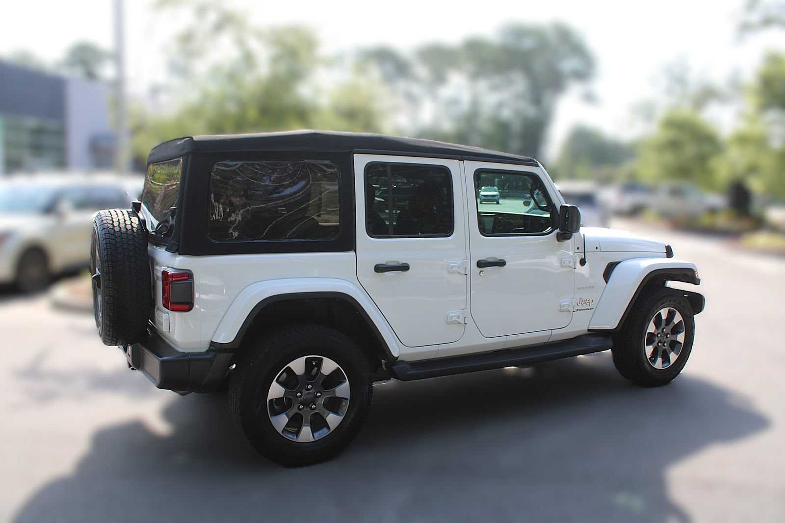 Used 2023 Jeep Wrangler Unlimited Sahara w/ LED Lighting Group AWD/4WD image 12