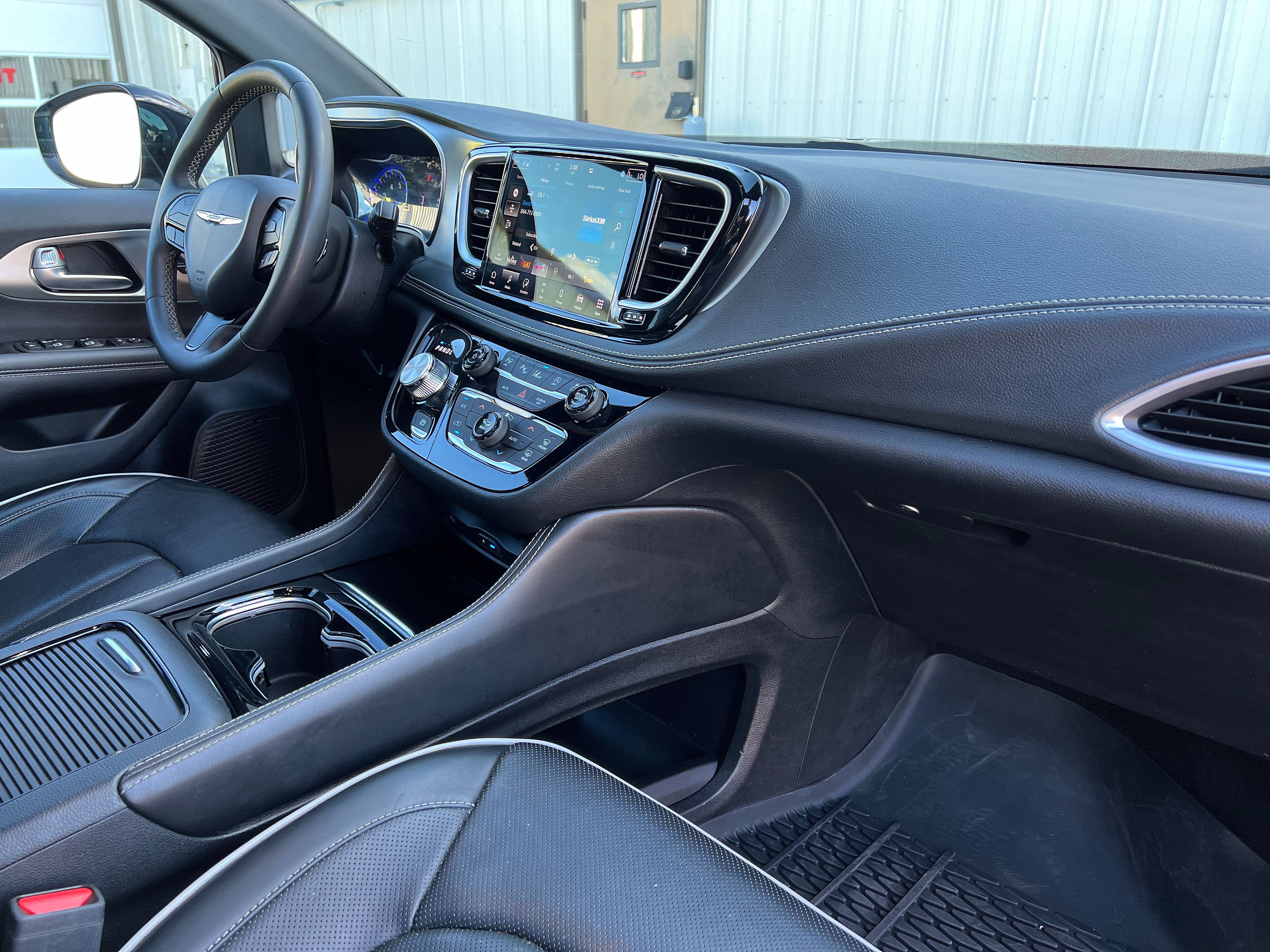 Used 2024 Chrysler Pacifica Limited w/ Uconnect Theater Family Group AWD/4WD image 30