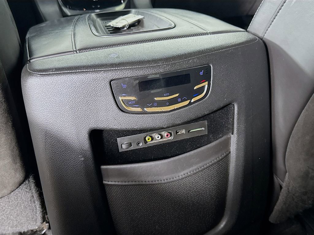 Used 2016 Cadillac Escalade Platinum image 28