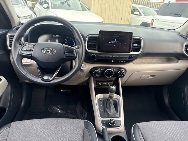 Used 2023 Hyundai Venue Limited image 13