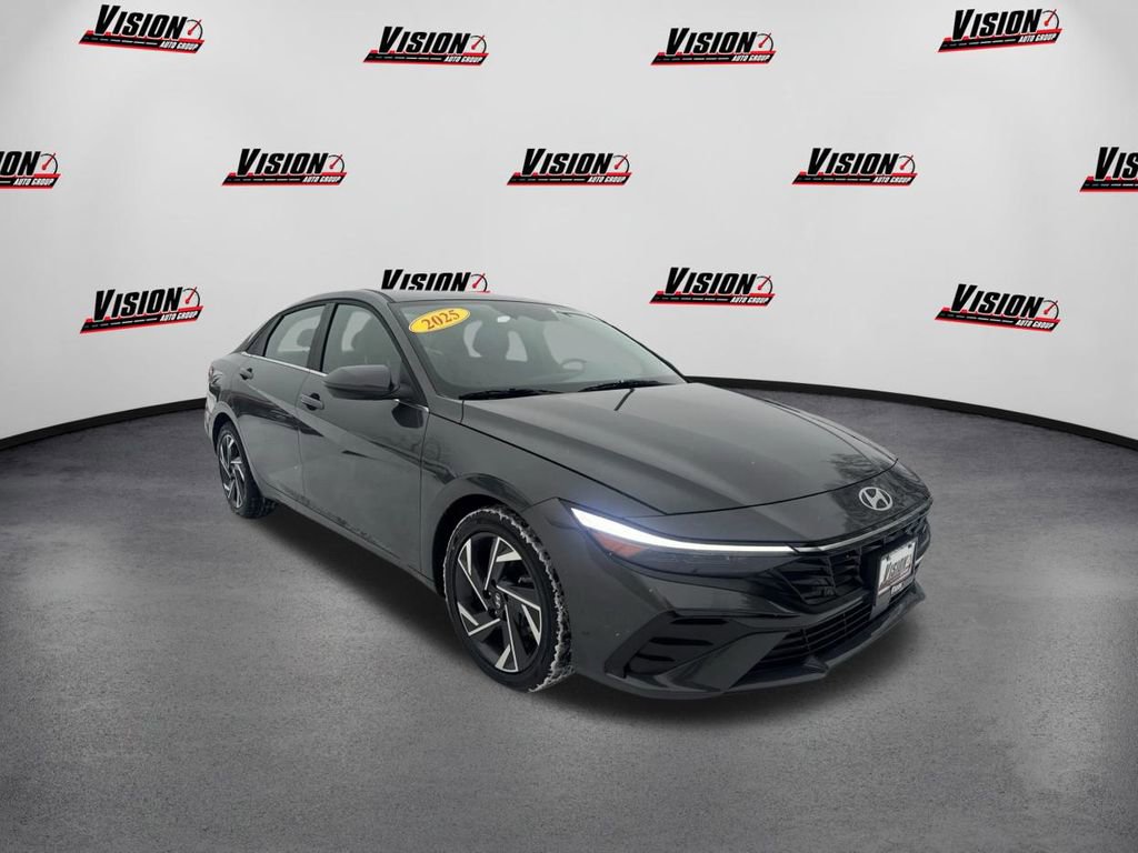 Certified 2025 Hyundai Elantra SEL image 3