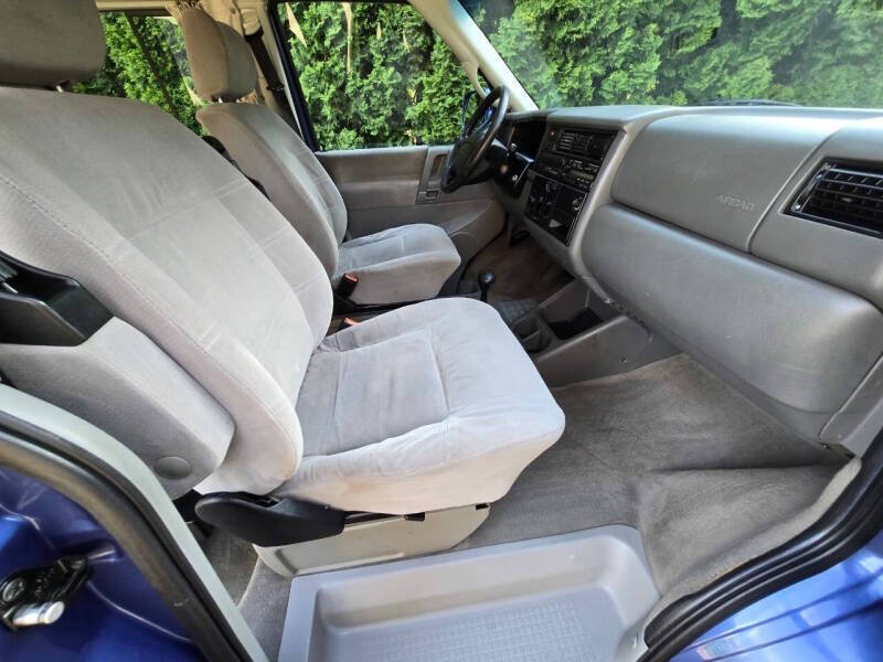 Used 1999 Volkswagen Eurovan MV FWD image 17