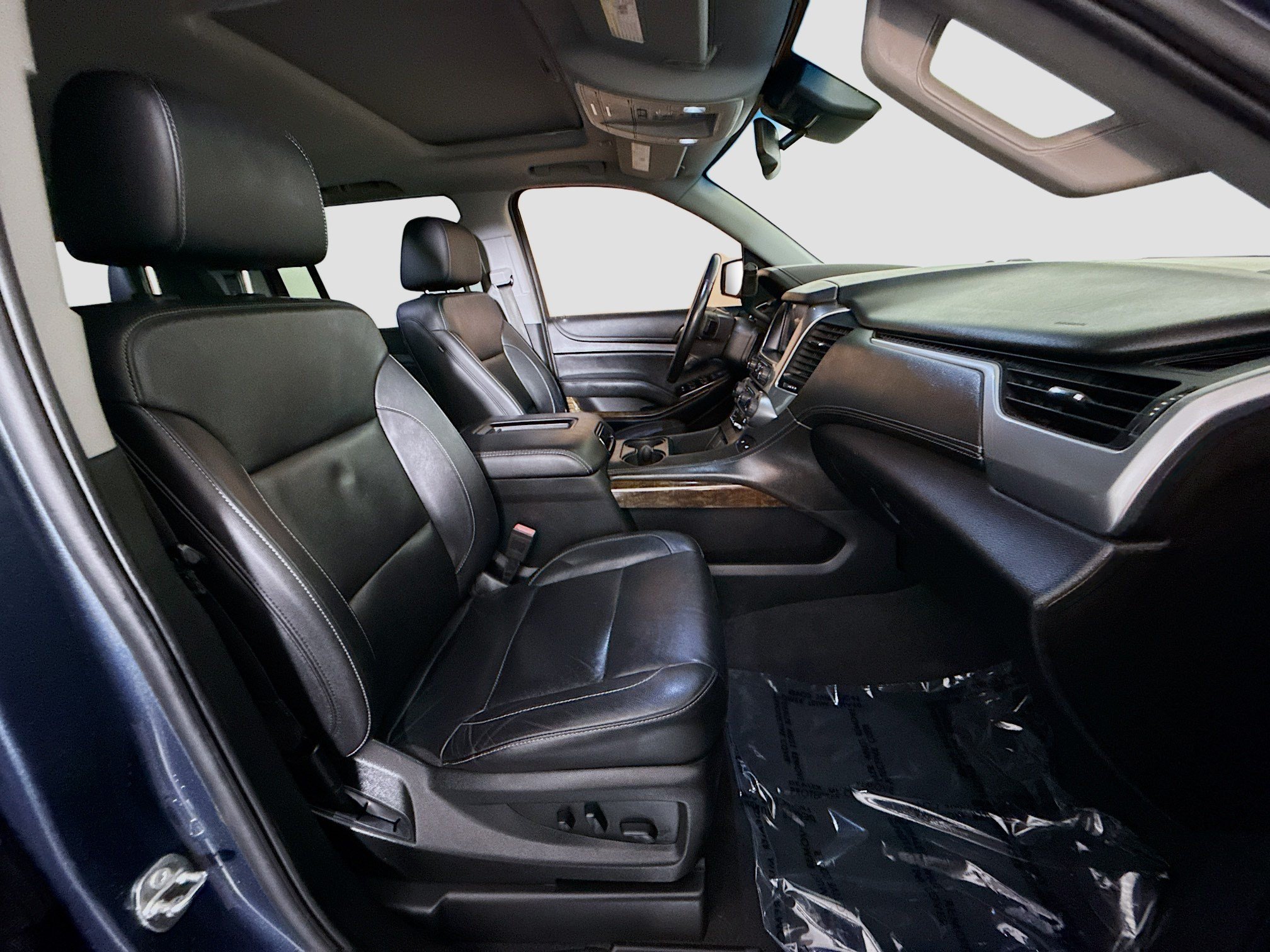 Used 2020 Chevrolet Suburban LT w/ Luxury Package RWD image 28