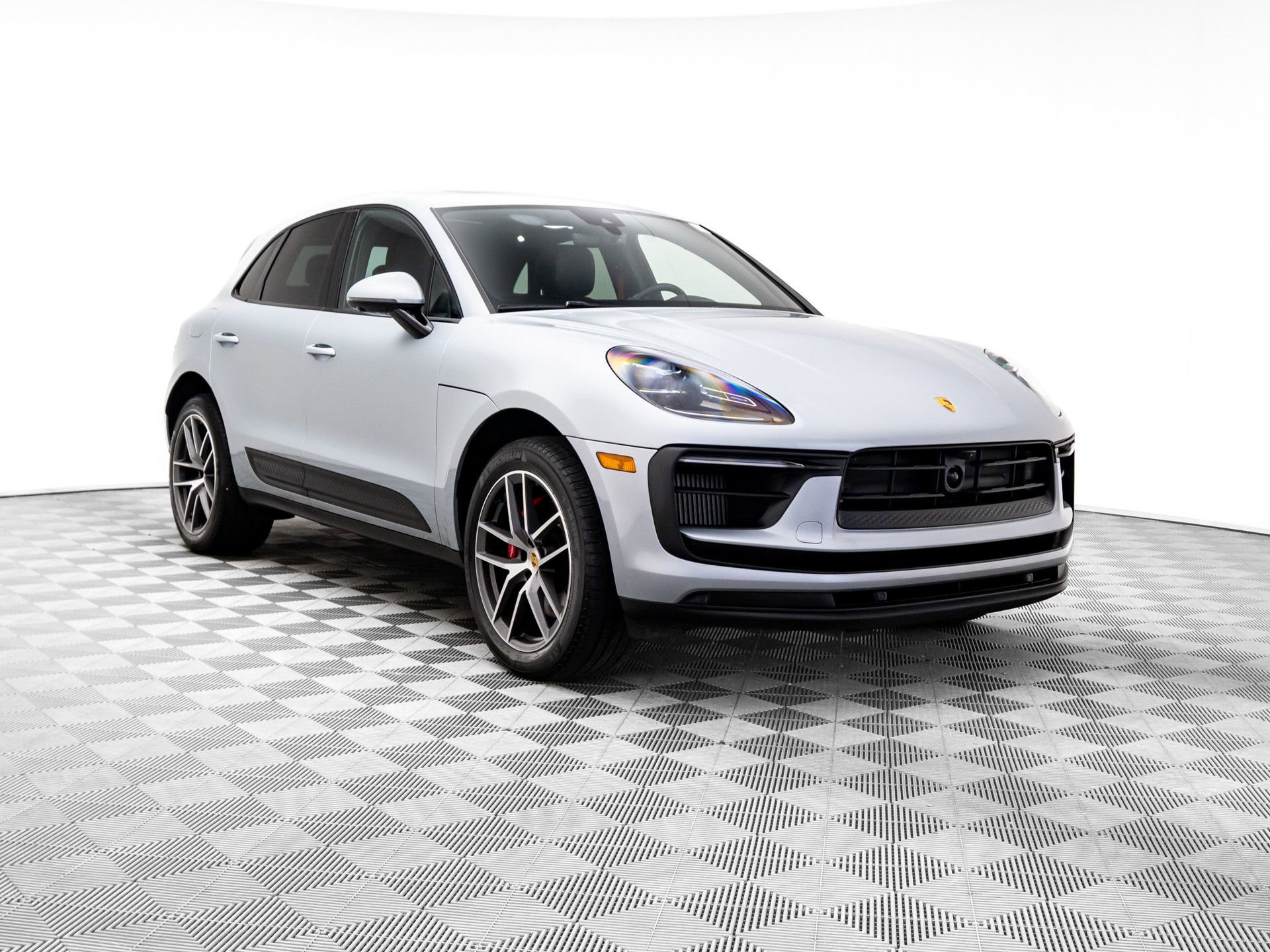 Certified 2023 Porsche Macan S image 6