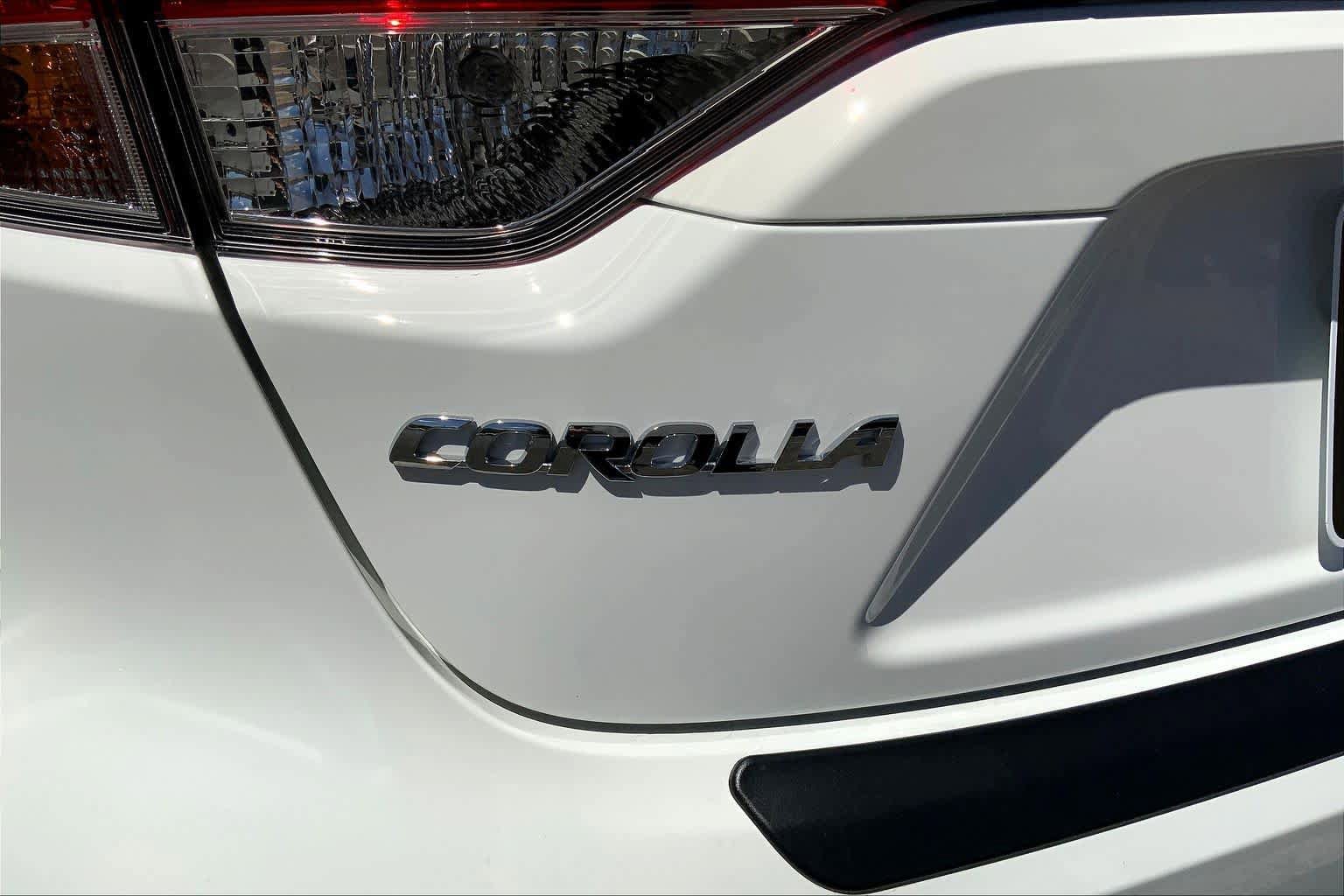 Used 2025 Toyota Corolla LE w/ LE Premium Package image 10