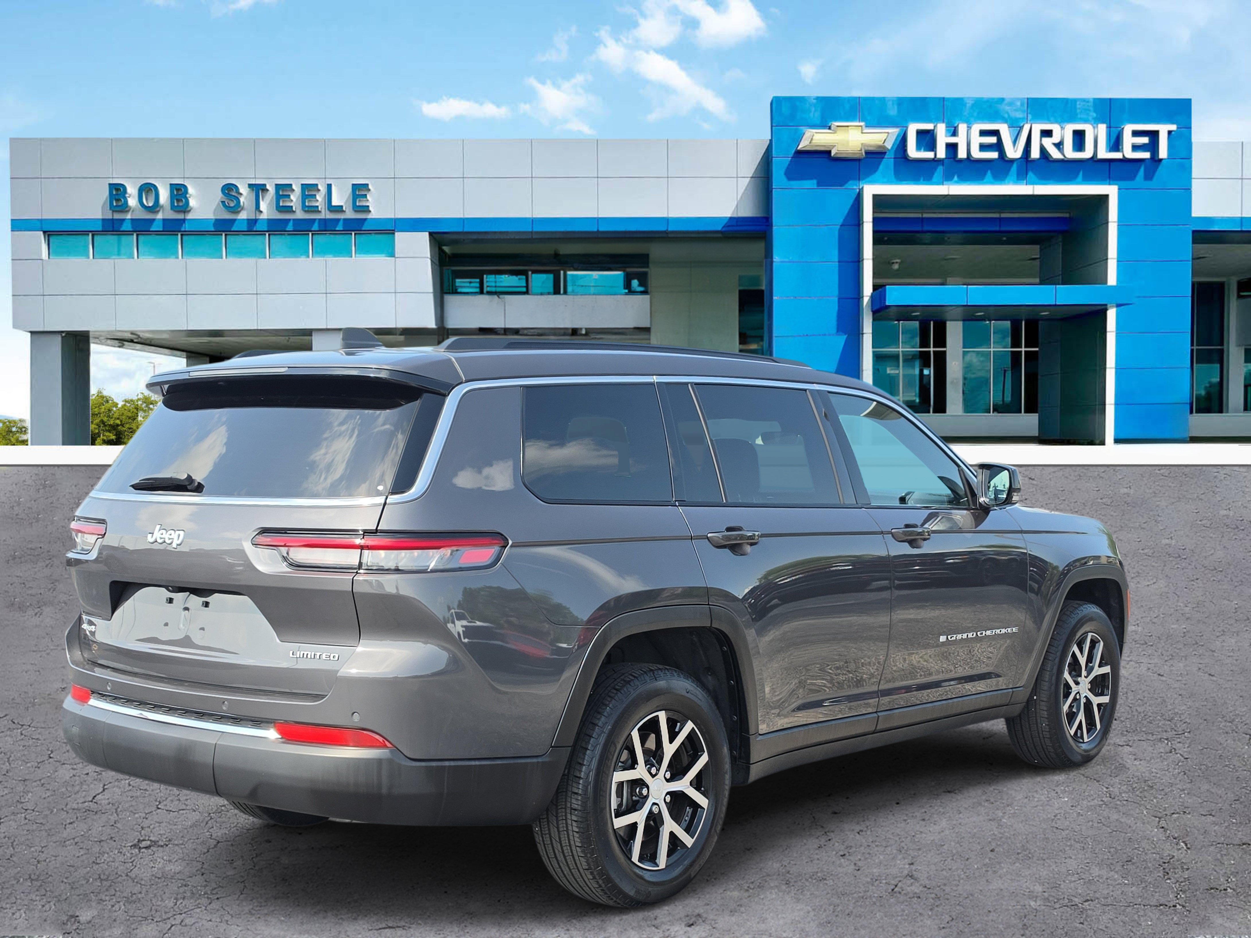 Used 2025 Jeep Grand Cherokee L Limited w/ Trailer Tow Package AWD/4WD image 4