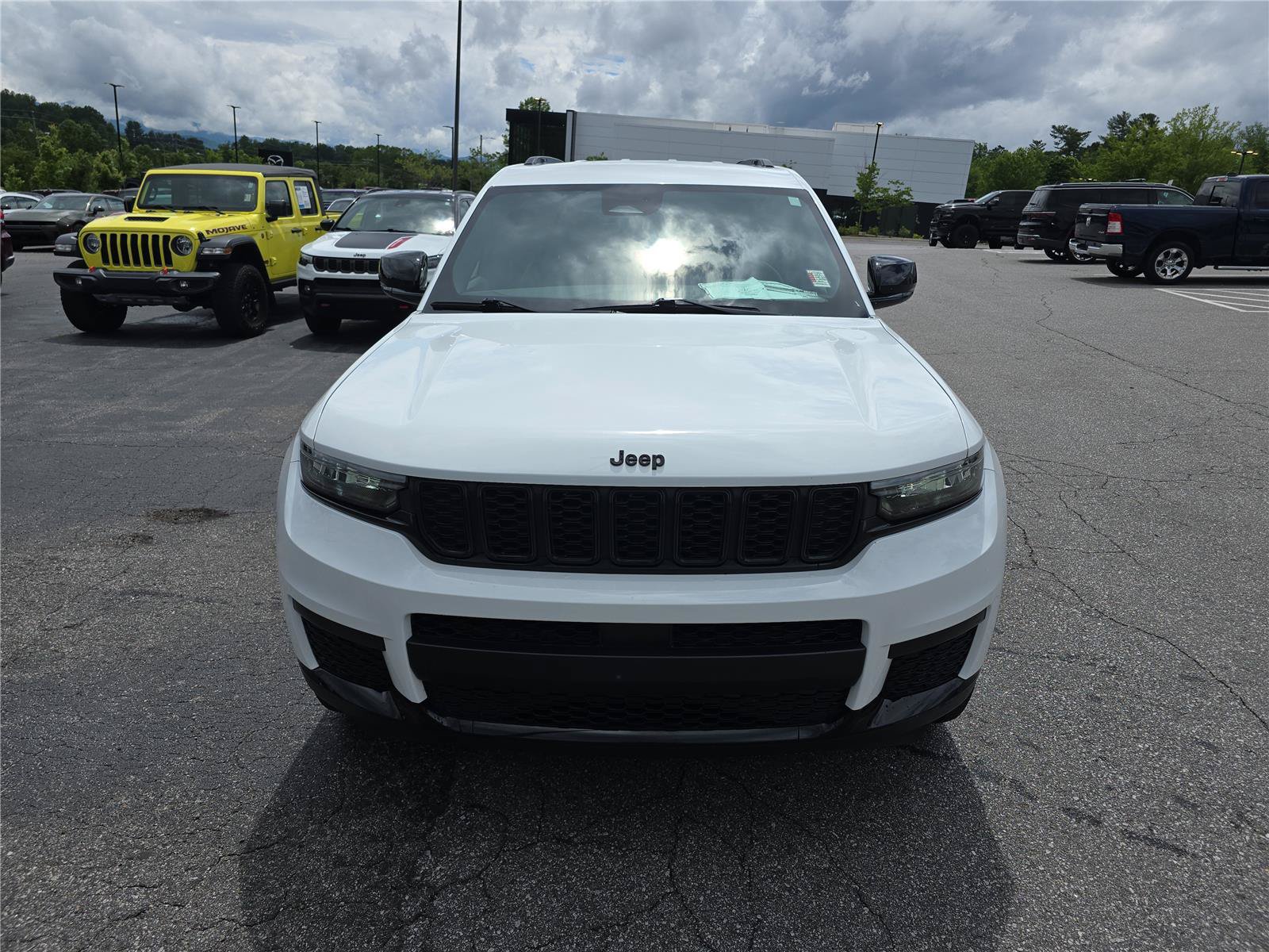 Used 2022 Jeep Grand Cherokee L Laredo AWD/4WD image 8