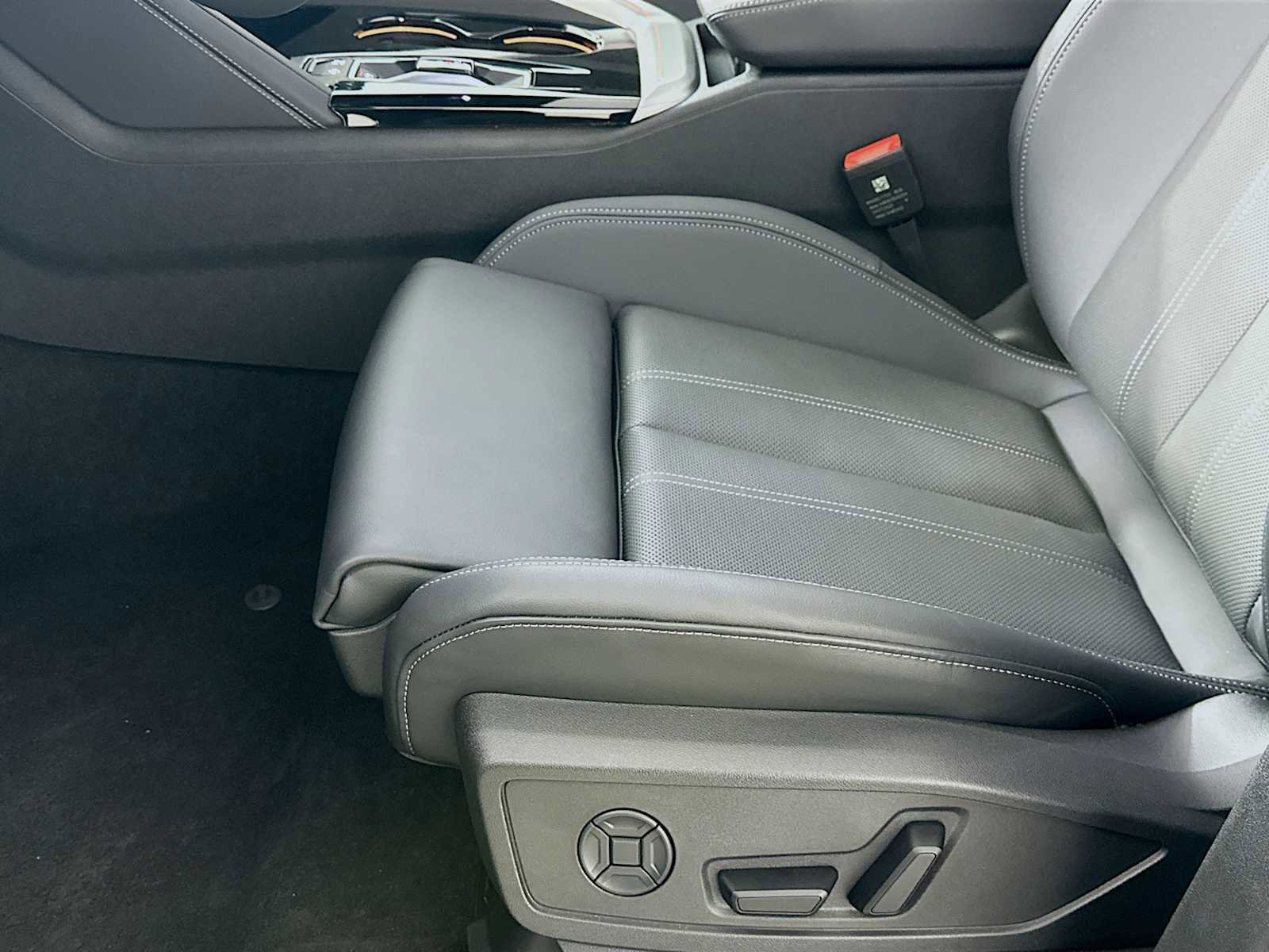 New 2025 Audi Q5 Premium Plus image 17