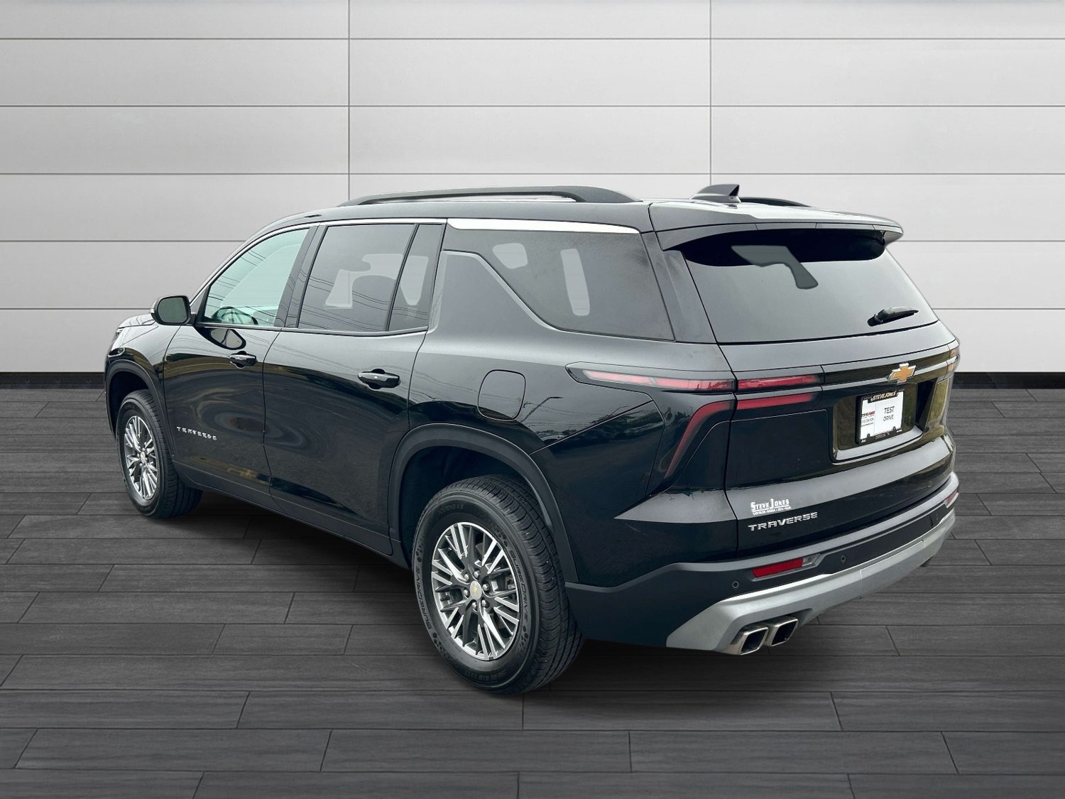 Used 2025 Chevrolet Traverse LT FWD image 6