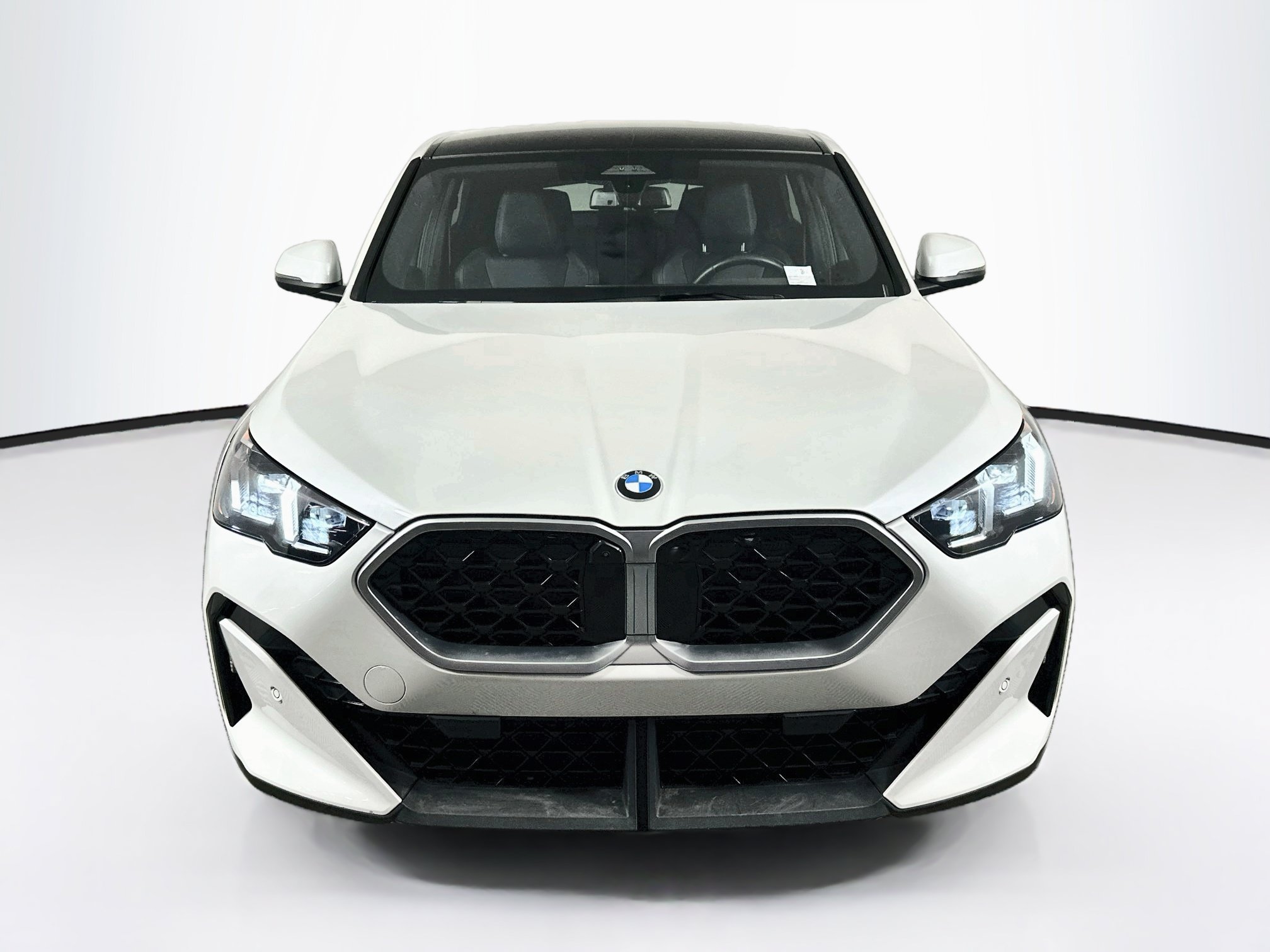Used 2026 BMW X2 xDrive28i AWD/4WD image 2